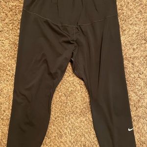 Black Nike capri leggings